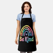 Be Kind カラフル Rainbow感動的 - 前向き エプロン (着用した状態)