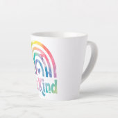 Be Kind カラフル Rainbow感動的 - 前向き カフェラテマグ (右アングル)