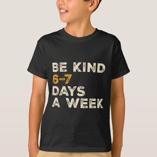 Be Kind 6 7 Days A Week Tシャツ (正面)