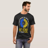 Be Kind Down Syndrome Awareness Ribbon Sunflower K Tシャツ (正面フル)