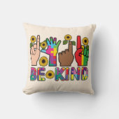 Be Kind Inclusivity – Positive Message Home Decor クッション (正面)