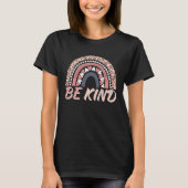 Be Kind Leopard Rainbow Motivational Quote Teacher Tシャツ (正面)