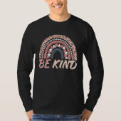 Be Kind Leopard Rainbow Motivational Quote Teacher Tシャツ (正面)