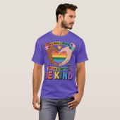 Be Kind LGBTQ Rainbow Heart Unity & Pride Design Tシャツ (正面フル)