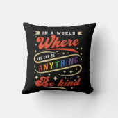 Be Kind | LGBTQ | Rainbow | Pride Month クッション (裏面)
