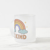 "Be Kind Rainbow - カラフル引用文前向きデザイン" フロストグラスマグカップ (正面左)