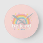 Be Kind – Rainbow Pastel Positivity ラウンド壁時計 (正面)