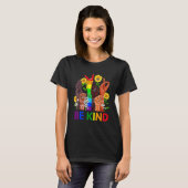 Be Kind Rainbow Sign Language LGBT Pride Equality  Tシャツ (正面フル)
