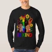 Be Kind Sign Language Hand Talking LGBTQ+ Gay Les  Tシャツ (正面)