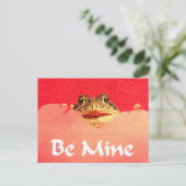 Be Mine Frogのクローズアップ写真 ポストカード (スタンド正面)