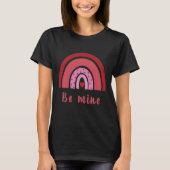 Be Mine Rainbowハートバレンタインデー Tシャツ (正面)
