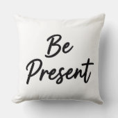 「Be Present" ミニマリスト ホームデコールスローピロー クッション (正面)