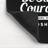 Be Strong and Courageous – Joshua 1:9 Bible Verse  マウスパッド (コーナー)