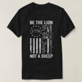 Be The Lion Not A Sheep  Pro Gun 2nd Amendment AR1 Tシャツ (デザイン正面)