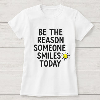 Be the Reason Someone Smiles Today Cheerful Sun Tシャツ