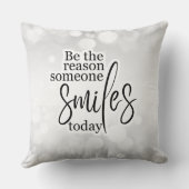 Be the Reason Someone Smiles Today Throw Pillow クッション (裏面)