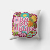Be Unique motivational flower design クッション (裏面)