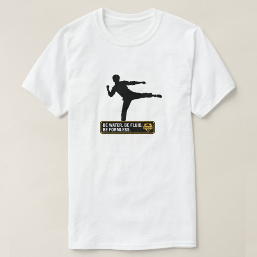 Be Water. Be Fluid. Be Formless. – Bruce Lee Tシャツ (デザイン正面)