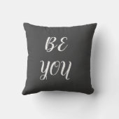 Be You Pillow – Minimal Quote Throw Pillow クッション (裏面)