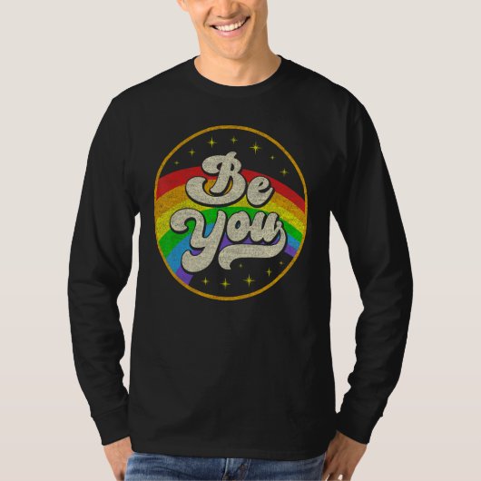 Be You Pride LGBTQ Gay LGBT Ally Rainbow Flag Retr Tシャツ (正面)