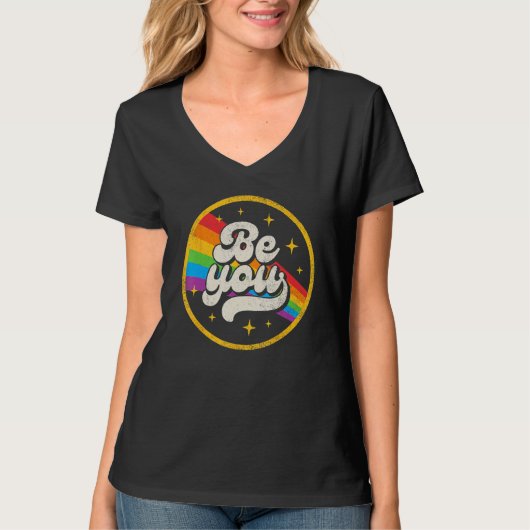 Be You Pride LGBTQ Gay LGBT Ally Rainbow Flag Retr Tシャツ (正面)