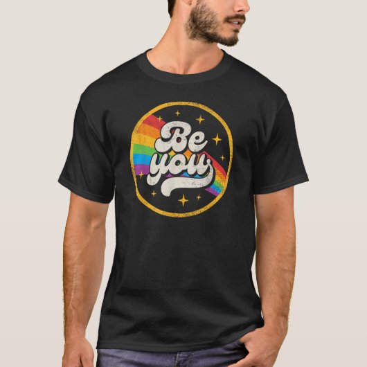 Be You - Retro Groovy Pride Rainbow Tシャツ (正面)