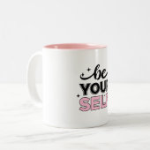 "Be Your Self" 勇気づけられるブラックとピンクのマグカップ ツートーンマグカップ (正面左)