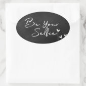 Be Your Selfie"文字(Chalkboard) 楕円形シール (バッグ)
