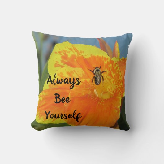 Be Yourself Orange Lily Photo Bee Pun自然 クッション (正面)