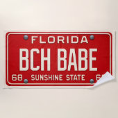 Beach Babe 1969 | Red Retro Florida License Plate ビーチタオル (正面)