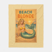 Beach Blonde Pin-Up Mermaid | Yellow Retro Coastal フリースブランケット (正面)