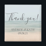 Beach Front Vintage Hawaiian Wedding Thank You マグネット<br><div class="desc">Give your guests a souvenir to your wedding and express your heart felt gratitude with this elegant magnet in beach front background and a calligraphy lettering saying "thank you!". Personalize the name and the wedding date.</div>