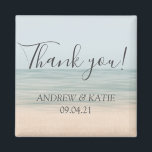 Beach Front Vintage Hawaiian Wedding Thank You マグネット<br><div class="desc">Give your guests a souvenir to your wedding and express your heart felt gratitude with this elegant magnet in beach front background and a calligraphy lettering saying "thank you!". Personalize the name and the wedding date.</div>