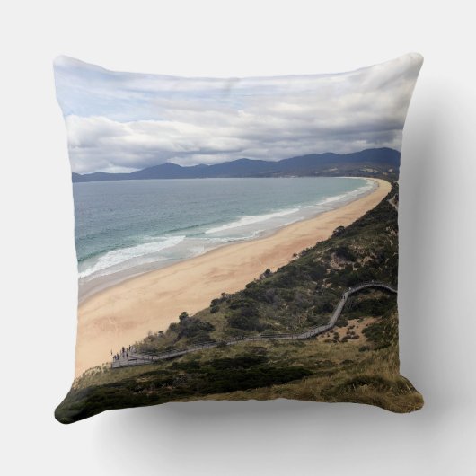 Beach lookout throw pillow クッション (裏面)