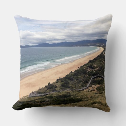 Beach lookout throw pillow クッション (正面)