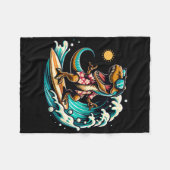 Beach Lover T-rex Dinosaur Riding Surfboard Surfin フリースブランケット (正面(横))