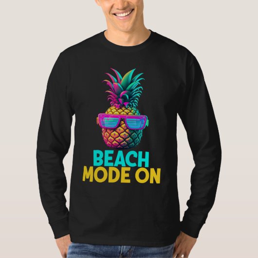 Beach Mode On Funny Retro Pineapple Sunglasses Vac Tシャツ (正面)