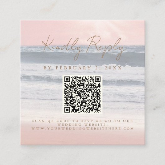 Beach Sunset Seaside Wedding Scan Code RSVP エンクロージャーカード (正面)