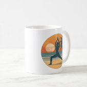 Beach Sunset Yoga Silhouette | Coastal Yogi Life コーヒーマグカップ (正面右)