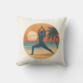 Beach Sunset Yoga Silhouette | Reversible Coastal クッション (正面)