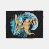 Beach Surfing Dinosaur T-rex Surfer  フリースブランケット (正面(横))