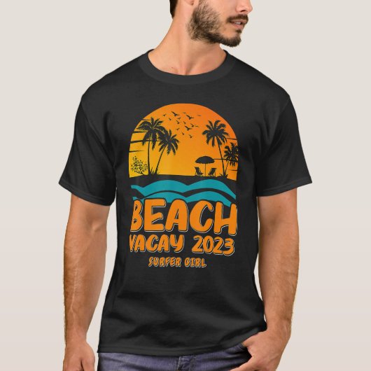 Beach Vacay 2023 Surfer Girl Design Tシャツ (正面)