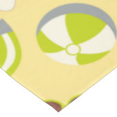 Beach vacay pattern with sunglasses and sun hat テーブルクロス (アングル)