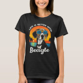Beach  with a Beagle Dog Tシャツ (正面)