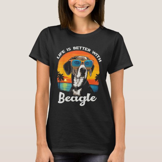 Beach  with a Beagle Dog Tシャツ (正面)
