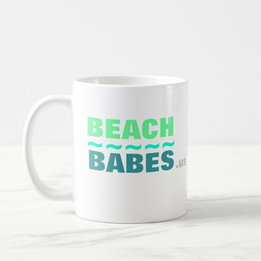BEACHBABES.us mug コーヒーマグカップ (左)