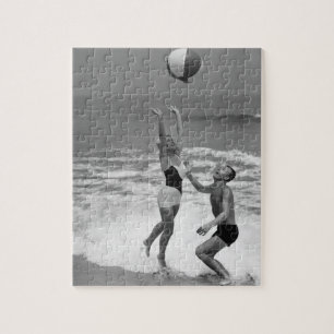 Beachballと遊ぶカップル ジグソーパズル