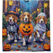 Beagle Dogs Trick-or-Treating in Halloween Costume シャワーカーテン (正面)