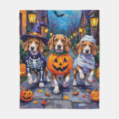 Beagle Dogs Trick-or-Treating in Halloween Costume フリースブランケット (正面)