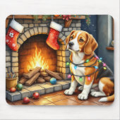 Beagle Sitting by Fireplace with Christmas Lights マウスパッド (正面)